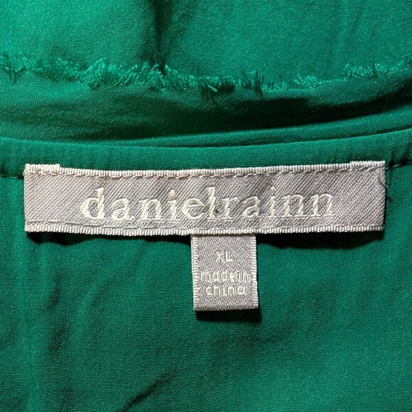 Daniel Rainn Bernal Split Neck Blouse in Emerald Green - Picture 2 of 10